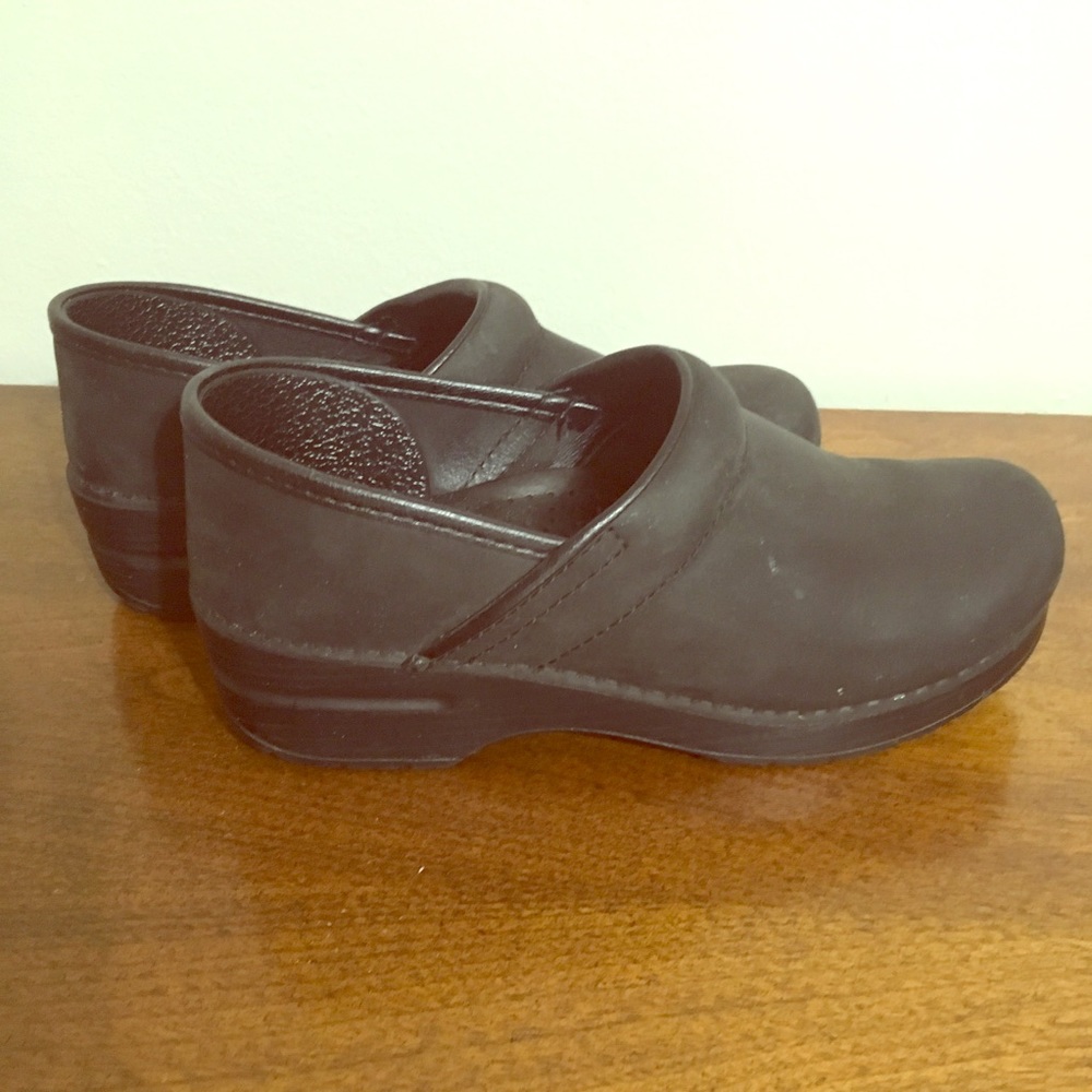 Matte Black Classic Dansko Clogs!